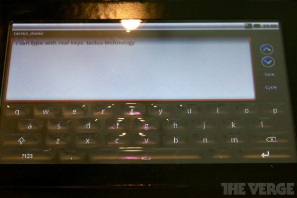 Представлен прототип планшета с выпуклыми клавишами на дисплее